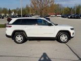Used 2023 Jeep Grand Cherokee Laredo image 3