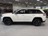 Used 2023 Jeep Grand Cherokee Altitude image 4