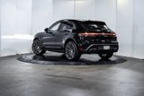 Certified 2024 Porsche Macan image 3