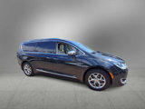Used 2017 Chrysler Pacifica Limited image 2