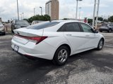 Used 2022 Hyundai Elantra SE image 3