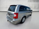 Used 2016 Chrysler Town & Country Touring image 5