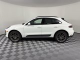 Certified 2024 Porsche Macan image 2