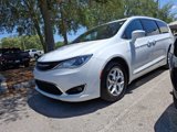 Used 2017 Chrysler Pacifica Touring-L w/ Tire & Wheel Group image 2