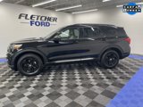 Used 2023 Ford Explorer XLT w/ Equipment Group 202A image 3