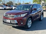 Used 2017 Toyota Highlander Limited image 2