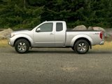 Used 2016 Nissan Frontier SV image 2