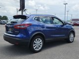 Used 2022 Nissan Rogue Sport SV image 3