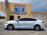 Used 2017 Ford Fusion SE w/ Fusion SE Technology Package image 2
