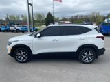 Used 2022 Kia Seltos EX image 2