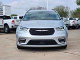 Certified 2022 Chrysler Pacifica Touring-L image 2