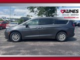 Used 2022 Chrysler Voyager LX image 6