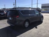 Used 2023 Chrysler Pacifica Touring-L image 5