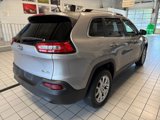 Used 2018 Jeep Cherokee Latitude image 3
