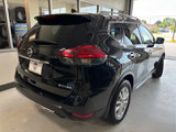 Used 2017 Nissan Rogue SV w/ SV Premium Package image 6