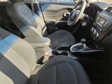 Used 2016 Kia Soul + image 4