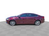 Used 2017 Ford Fusion SE w/ Fusion SE Technology Package image 5