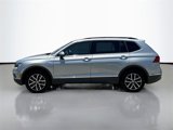 Used 2021 Volkswagen Tiguan SE w/ Panoramic Sunroof Package image 4