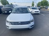 Used 2018 Volkswagen Tiguan SE w/ Panoramic Sunroof Package image 3