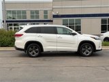 Used 2017 Toyota Highlander Limited Platinum image 3