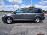 Used 2010 Volkswagen Routan SE image 4