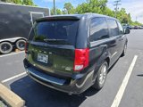 Used 2019 Dodge Grand Caravan SXT image 2