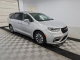 Used 2022 Chrysler Pacifica Touring-L image 3