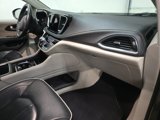 Used 2022 Chrysler Pacifica Limited image 5