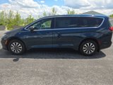 New 2025 Chrysler Pacifica Select image 2