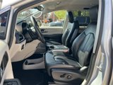 Used 2023 Chrysler Pacifica Touring-L image 3