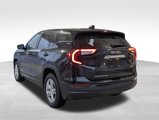 Used 2024 GMC Terrain SLE image 3