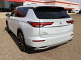 Used 2023 Mitsubishi Outlander SE image 3