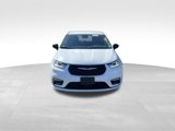 Used 2024 Chrysler Pacifica Select image 2