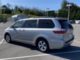 Used 2017 Toyota Sienna LE image 3