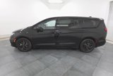 Used 2024 Chrysler Pacifica Select w/ Uconnect Theater Family Group image 5