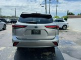 Used 2022 Toyota Highlander Platinum image 4