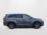 Used 2017 Toyota Highlander XLE image 4