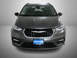 Used 2022 Chrysler Pacifica Touring-L image 2