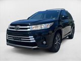 Used 2017 Toyota Highlander XLE image 2