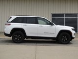 New 2025 Jeep Grand Cherokee Altitude image 2