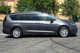Used 2022 Chrysler Pacifica Touring-L image 3