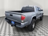 Used 2017 Toyota Tacoma TRD Sport image 4