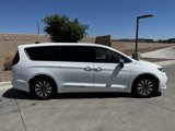 Certified 2023 Chrysler Pacifica Limited image 3