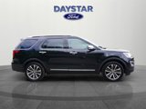 Used 2017 Ford Explorer Platinum image 2