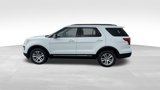 Used 2018 Ford Explorer XLT image 2