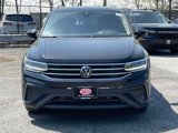 Used 2022 Volkswagen Tiguan SE w/ Panoramic Sunroof Package image 2
