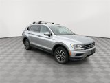 Used 2020 Volkswagen Tiguan SE w/ Panoramic Sunroof Package image 2
