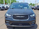 Used 2023 Chrysler Pacifica Touring-L image 2