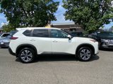 Used 2022 Nissan Rogue SV image 2