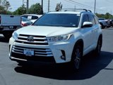 Used 2017 Toyota Highlander XLE image 2